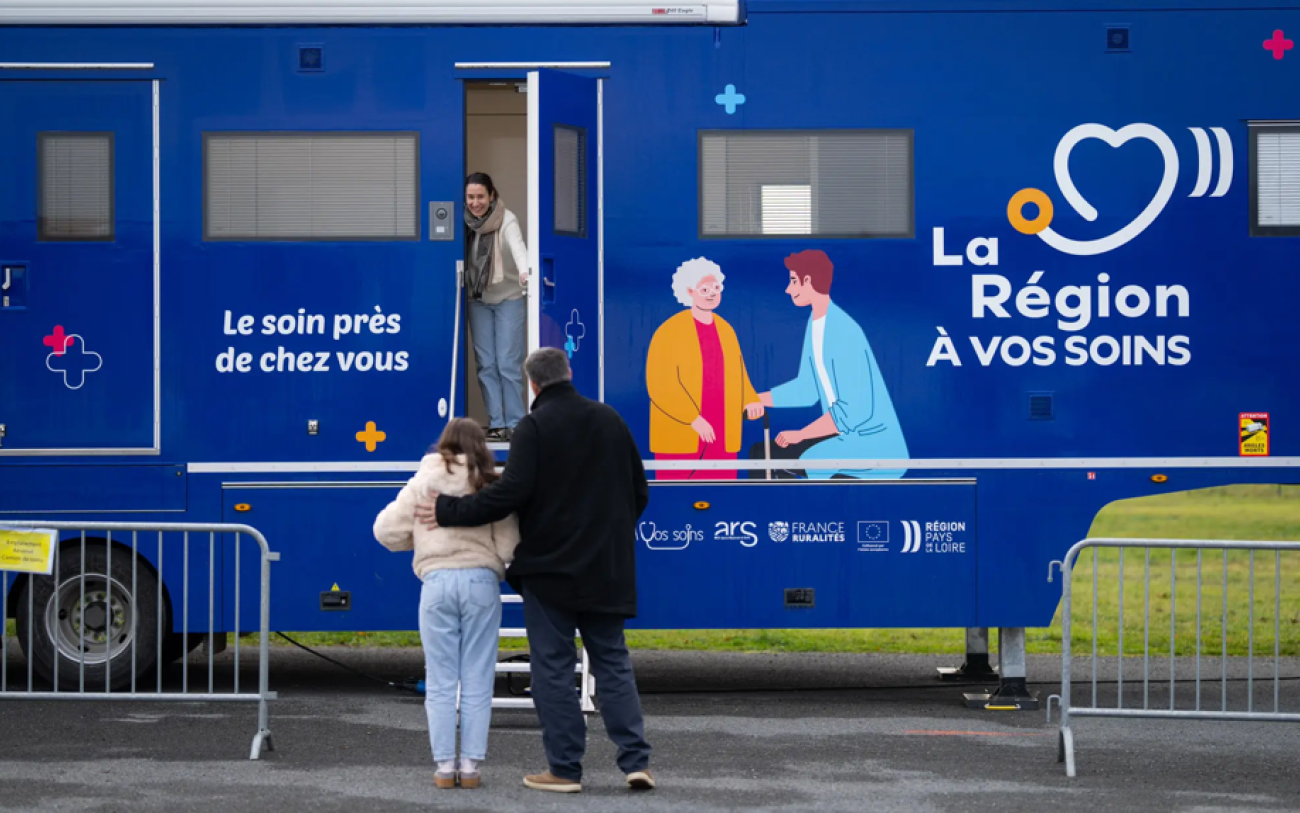 photo camion la région à vos soins.png